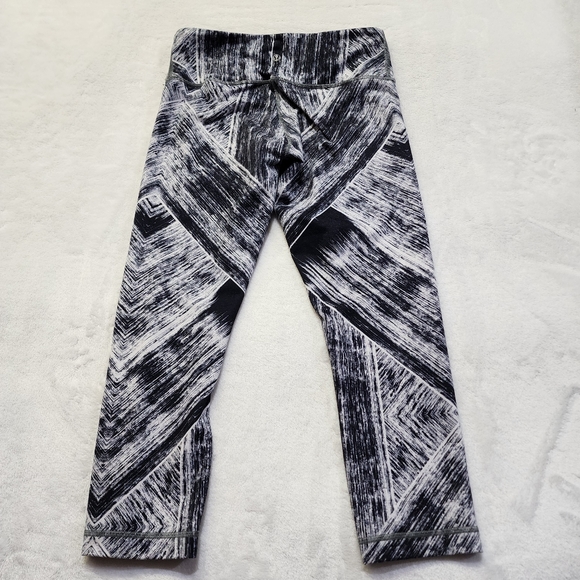 Lululemon Women's Wunder Under Crop Heat Wave Black White Size 6 - Picture 6 of 9